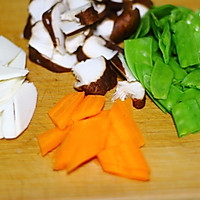 荷兰豆炒时蔬菜的做法图解2