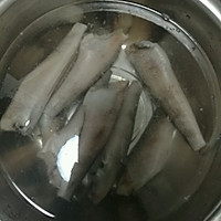 香炸小鱼的做法图解1