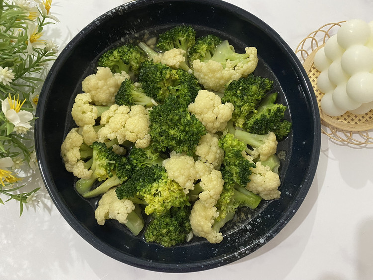 西兰花炒花椰菜的做法