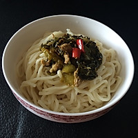 老坛酸菜肉丝面的做法图解1