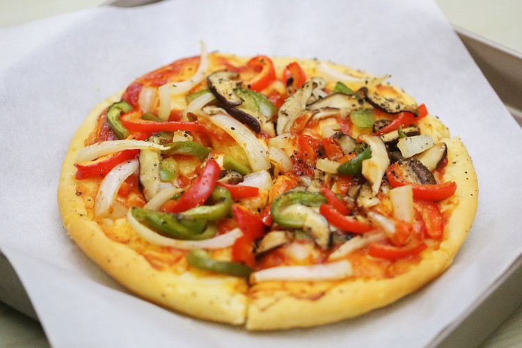 8寸无芝士版pizza：没什么能阻挡吃货的脚步了的做法