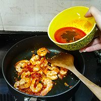 酥脆云吞皮茄汁虾的做法图解11