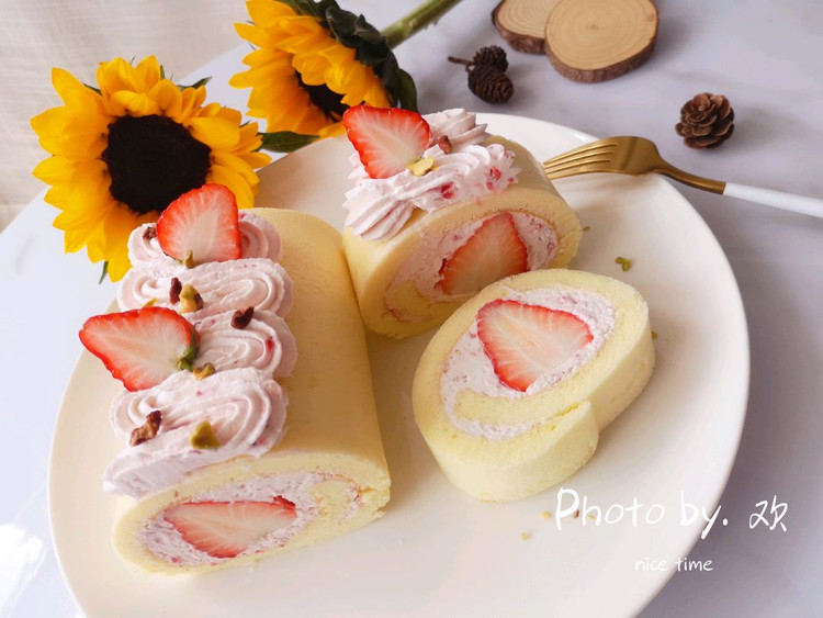 草莓蛋糕卷（下午茶小甜品系列～）的做法