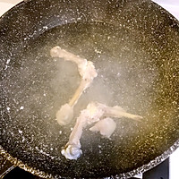 米兰萨拉米肠蘑菇意面的做法图解3