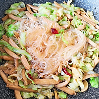 #中秋宴，名厨味#包菜炒粉丝的做法图解16