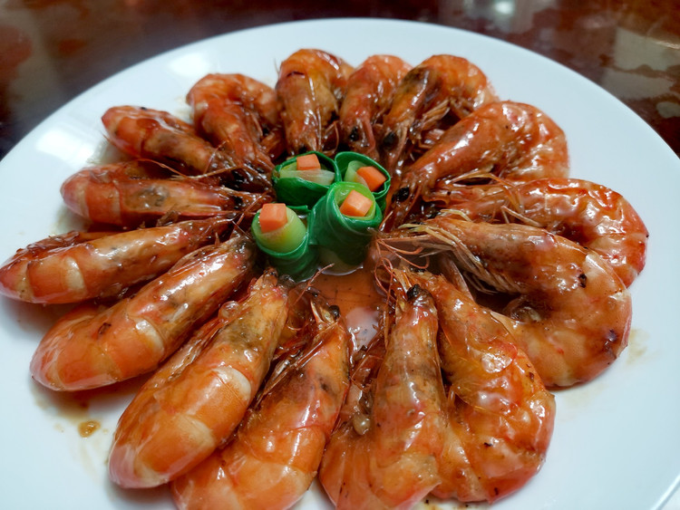 超简单红红火火油焖大虾的做法