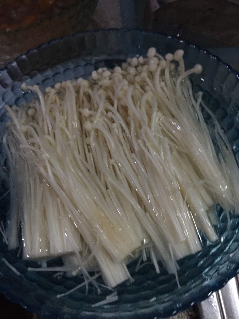 双椒金针菇的做法图解1