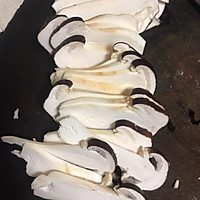 黄油煎松茸的做法图解2