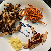 虫草花冬菇蒸鸡的做法图解2
