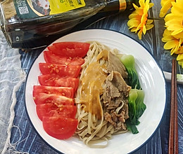 #夏日餐桌降温企划#西红柿香菇风味凉拌面的做法