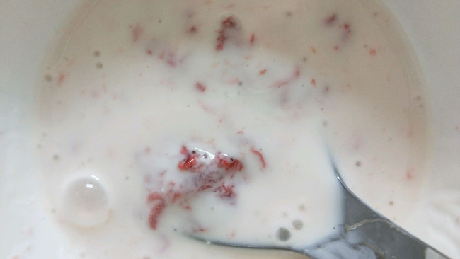 自制草莓酸奶的做法