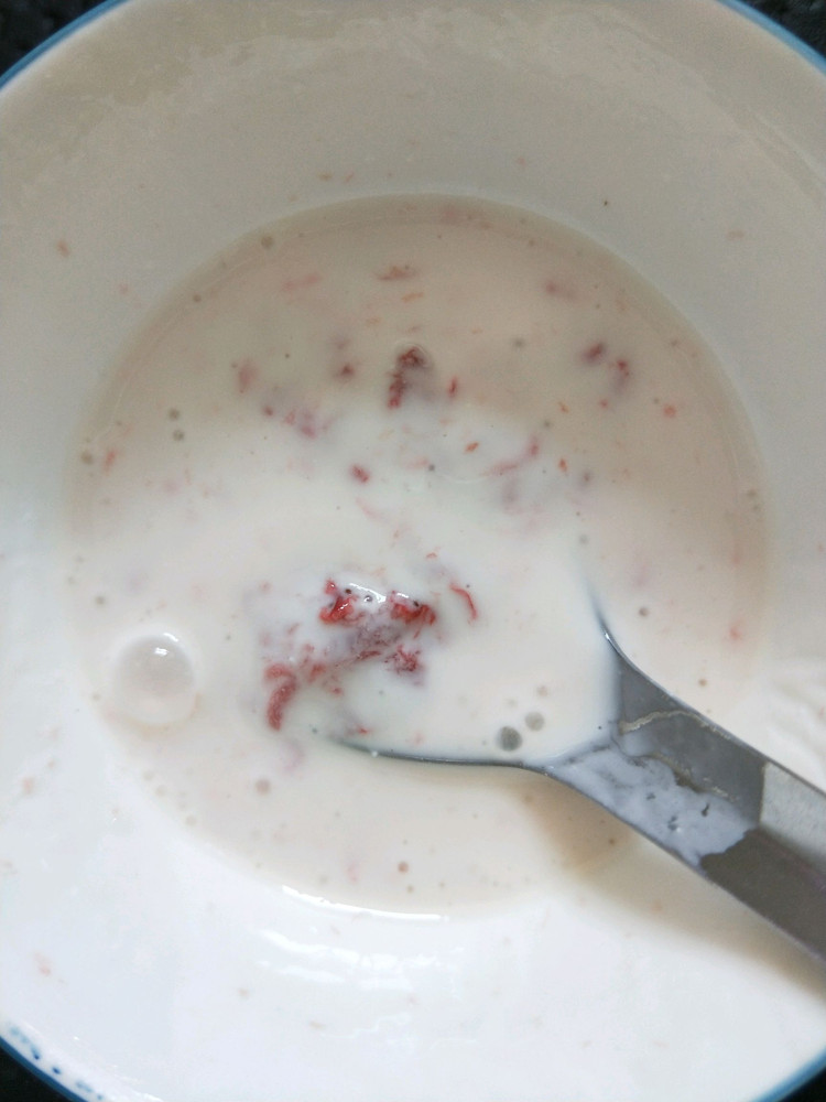 自制草莓酸奶的做法