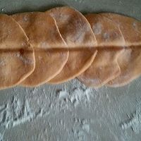 胡萝卜玫瑰花馒头的做法图解3