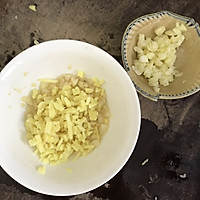 蒜蓉河蚬煲的做法图解2