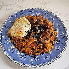 韩式辣白菜牛肉炒饭（内含芝士）
