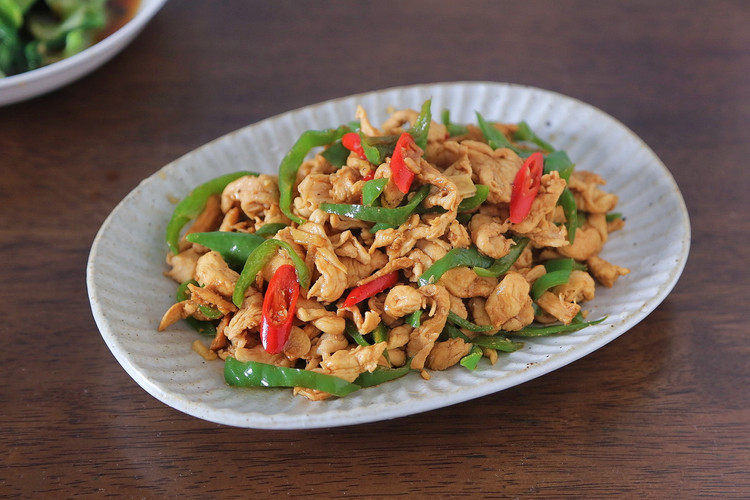 开胃的下饭菜～青椒鸡肉片的做法