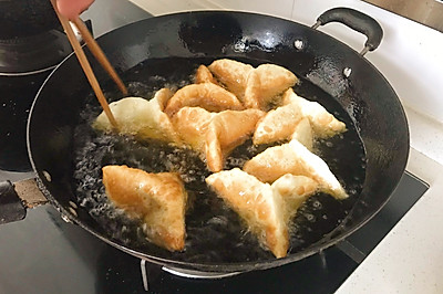 街头小公举，油炸糖三角！