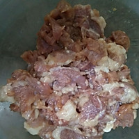 豆腐泡炒肉片的做法图解3