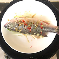 清蒸鲈鱼（鲳鱼、鳊鱼、东星斑、桂鱼也适用）的做法图解2