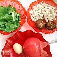 双菇蕃茄蛋汤的做法图解1