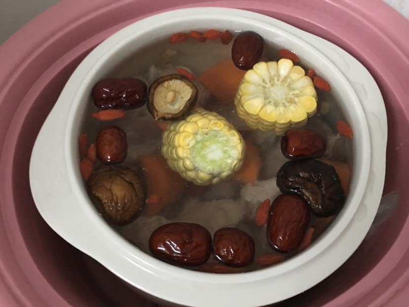 筒骨玉米萝卜汤的做法图解5
