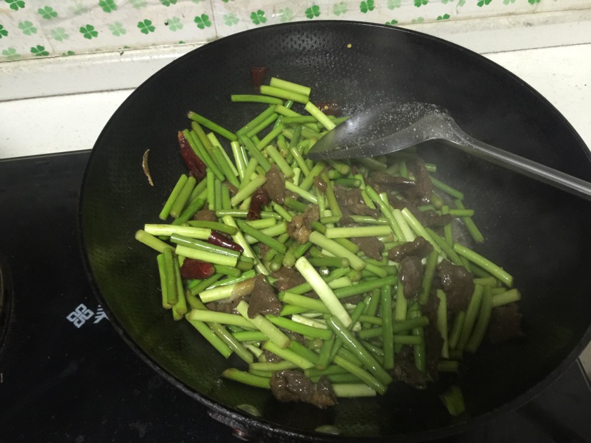 蒜苔炒肉的做法图解5