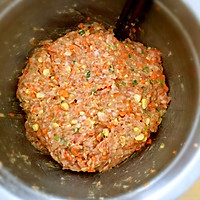 胡萝卜玉米猪肉水饺的做法图解2