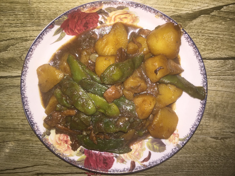 东北菜   土豆炖豆角的做法