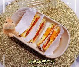 鸡蛋肉松火腿肠三明治的做法