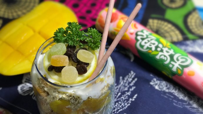 酸奶燕麦水果杯