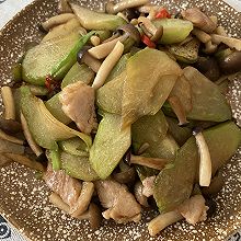 佛手瓜炒蟹味菇—搭配普通而营养不简单