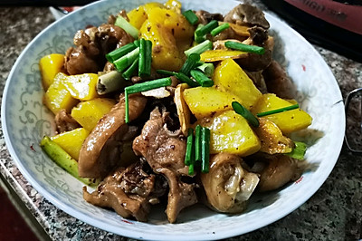 土豆香炆鸡腿肉