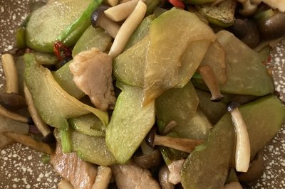 佛手瓜炒蟹味菇—搭配普通而营养不简单