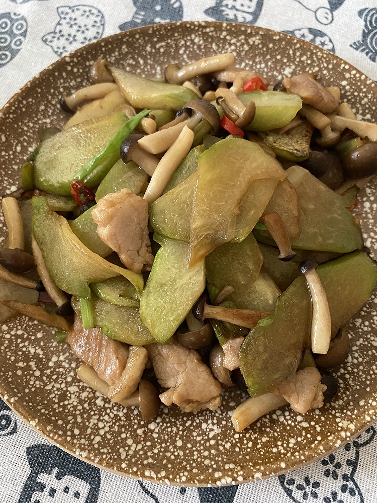 佛手瓜炒蟹味菇—搭配普通而营养不简单的做法