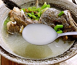 芹菜鱼头汤的做法