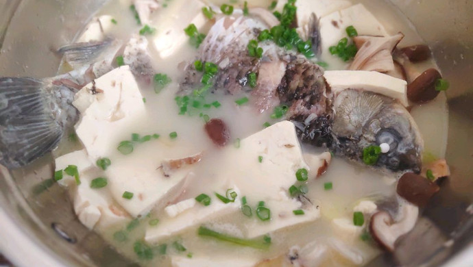 豆腐香菇鲤鱼汤