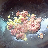 西兰花肉片胡萝卜的做法图解3