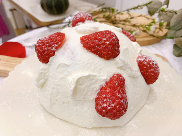 不需要抹面技术的草莓炸弹蛋糕 超详细步骤的做法