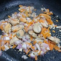#智利贻贝中式烹法大赏#贻贝蛋炒饭的做法图解3