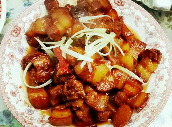 砂锅红烧肉
