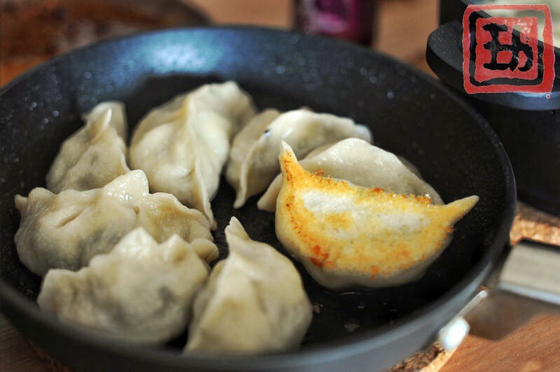 Fried dumplings with three delicacies