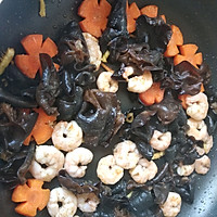 芦笋、黑木耳、胡萝卜炒黑胡椒虾仁的做法图解11
