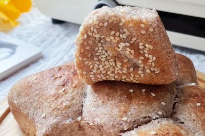 芝麻糖半全麦面包