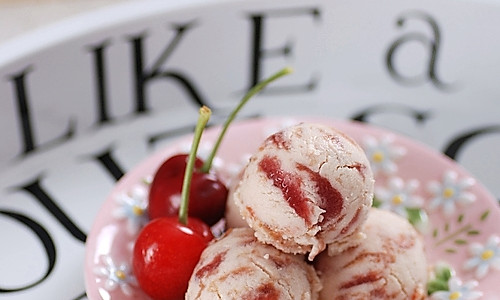 夏日酸甜可口的冰淇淋：樱桃冰淇淋的做法