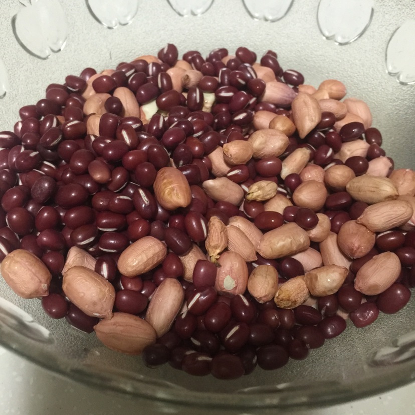 红豆芋圆糖水的做法图解1