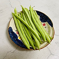 #夏日消暑，非它莫属#四季豆炒肉的做法图解1