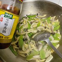 #轻食季怎么吃#山的味道~双笋炒蟹味菇的做法图解8