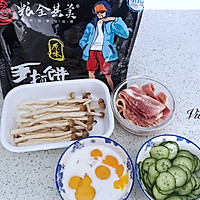 营养丰富的培根蟹味菇煎蛋手抓饼三明治的做法图解1