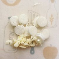 青椒炒鸡蛋的做法图解1