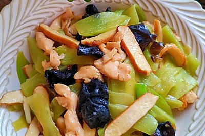 低脂低卡爽脆好吃的莴笋豆干滑鸡片